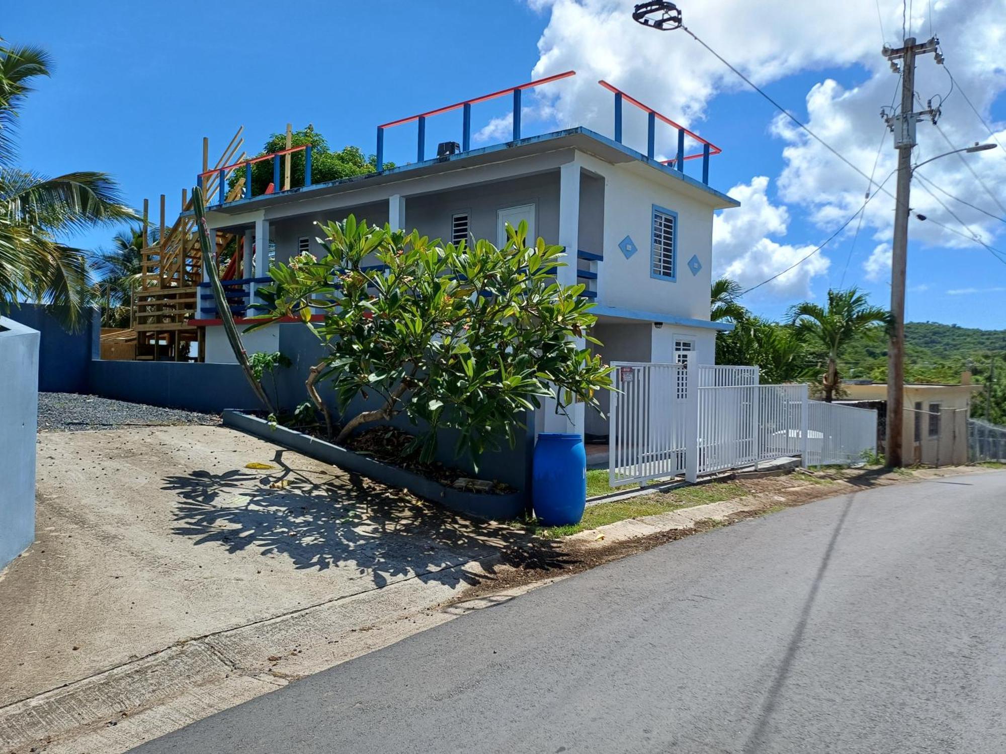 Rooster Run Glamping Camping Has Rooftop And Off The Ground Glamping Experience For 1 To 16 In A Single Tent And Views Of The Rain Forrest And To Culebra Across The Atlantic Ocean W Tents, Linens, Deluxe Air Beds, Warm Shower And More At A Great Pric Vieques Exterior photo
