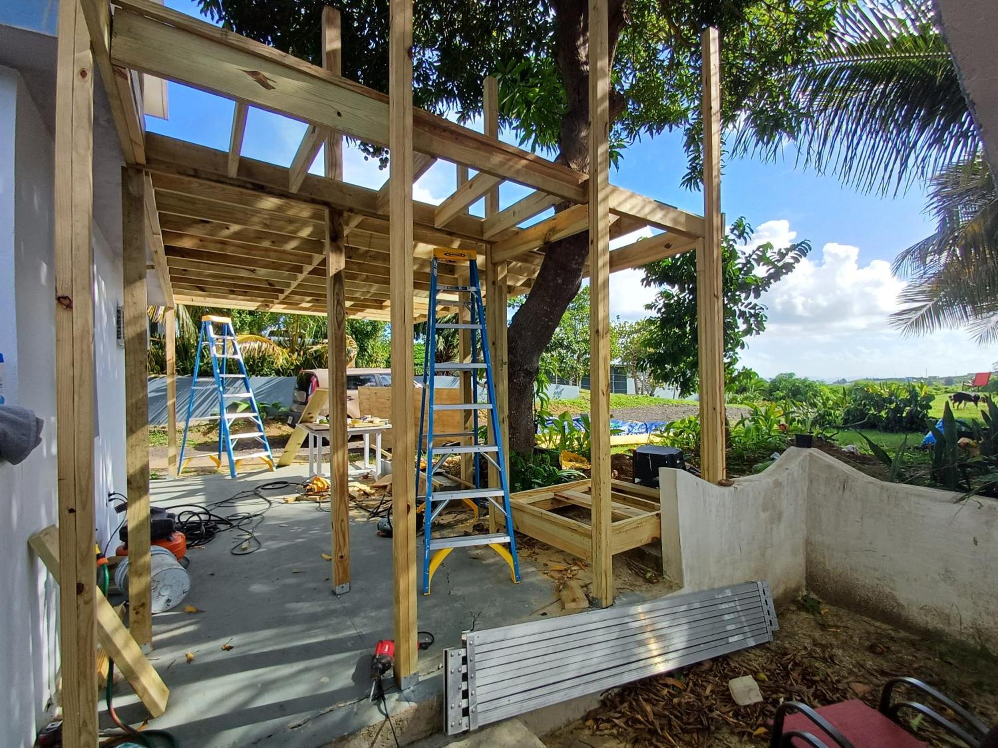 Rooster Run Glamping Camping Has Rooftop And Off The Ground Glamping Experience For 1 To 16 In A Single Tent And Views Of The Rain Forrest And To Culebra Across The Atlantic Ocean W Tents, Linens, Deluxe Air Beds, Warm Shower And More At A Great Pric Vieques Exterior photo