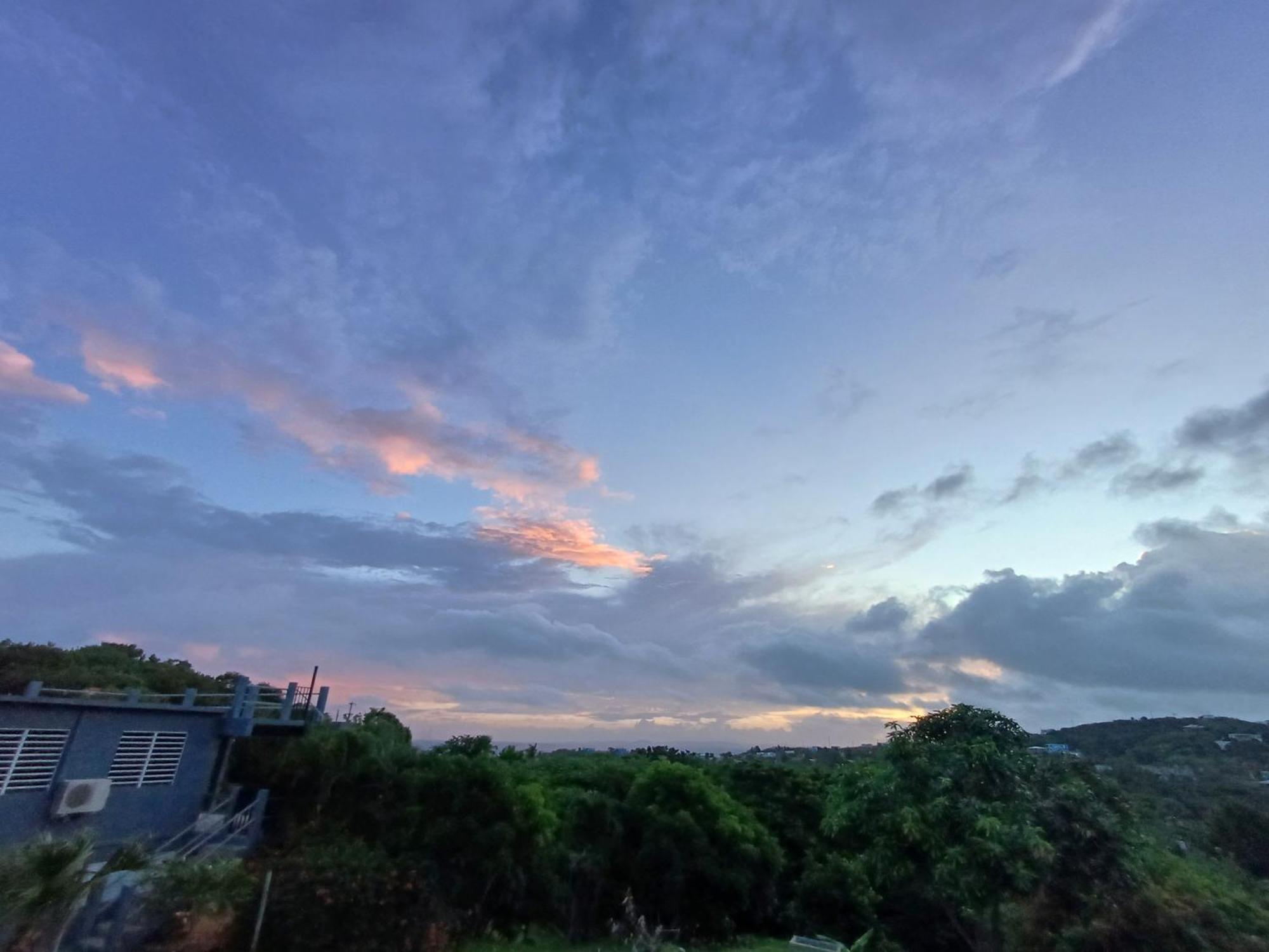 Rooster Run Glamping Camping Has Rooftop And Off The Ground Glamping Experience For 1 To 16 In A Single Tent And Views Of The Rain Forrest And To Culebra Across The Atlantic Ocean W Tents, Linens, Deluxe Air Beds, Warm Shower And More At A Great Pric Vieques Exterior photo