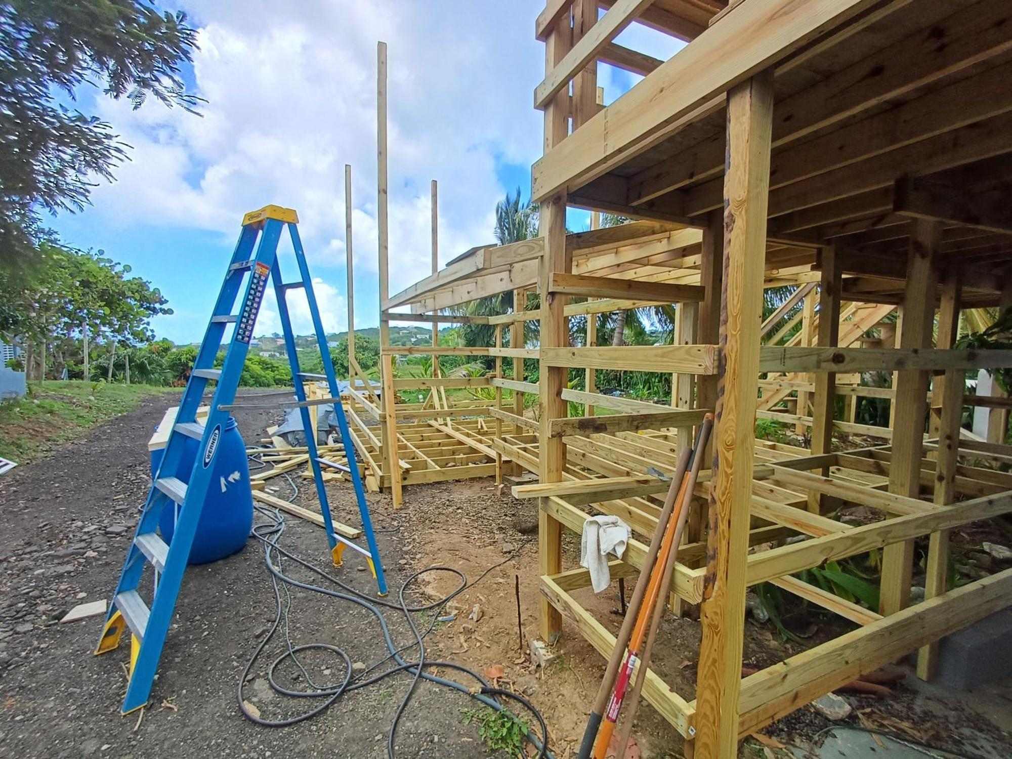 Rooster Run Glamping Camping Has Rooftop And Off The Ground Glamping Experience For 1 To 16 In A Single Tent And Views Of The Rain Forrest And To Culebra Across The Atlantic Ocean W Tents, Linens, Deluxe Air Beds, Warm Shower And More At A Great Pric Vieques Exterior photo