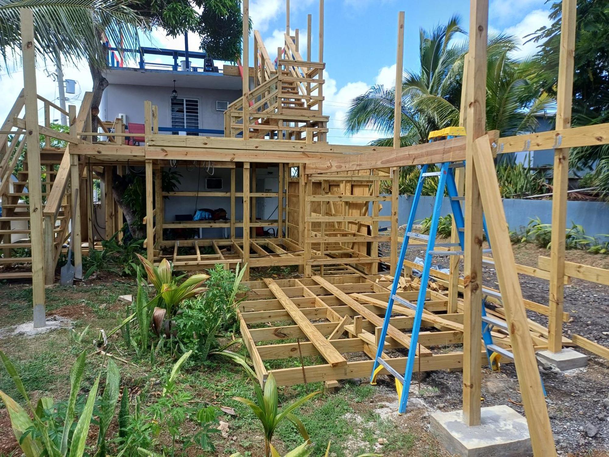 Rooster Run Glamping Camping Has Rooftop And Off The Ground Glamping Experience For 1 To 16 In A Single Tent And Views Of The Rain Forrest And To Culebra Across The Atlantic Ocean W Tents, Linens, Deluxe Air Beds, Warm Shower And More At A Great Pric Vieques Exterior photo