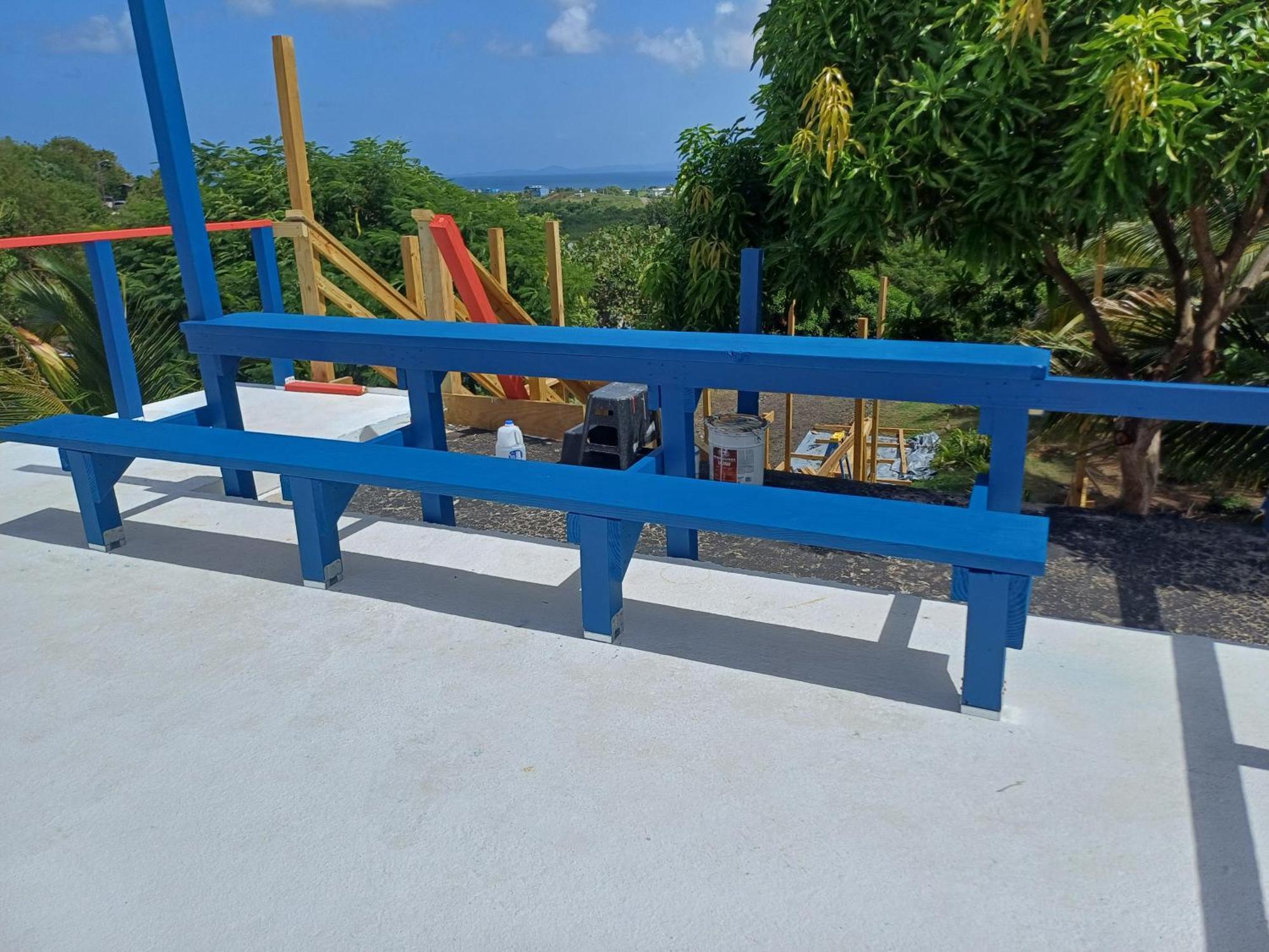 Rooster Run Glamping Camping Has Rooftop And Off The Ground Glamping Experience For 1 To 16 In A Single Tent And Views Of The Rain Forrest And To Culebra Across The Atlantic Ocean W Tents, Linens, Deluxe Air Beds, Warm Shower And More At A Great Pric Vieques Exterior photo