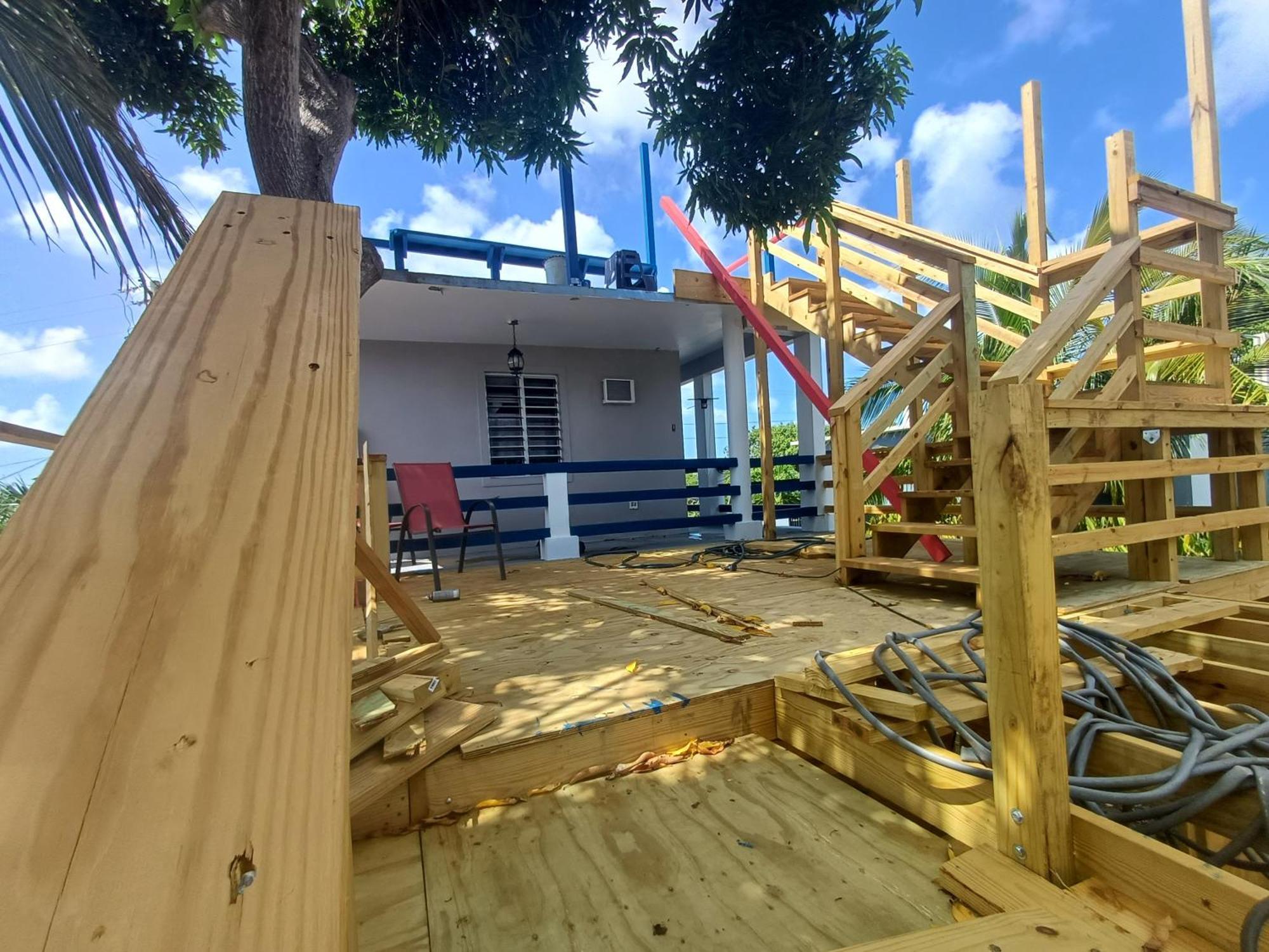 Rooster Run Glamping Camping Has Rooftop And Off The Ground Glamping Experience For 1 To 16 In A Single Tent And Views Of The Rain Forrest And To Culebra Across The Atlantic Ocean W Tents, Linens, Deluxe Air Beds, Warm Shower And More At A Great Pric Vieques Exterior photo