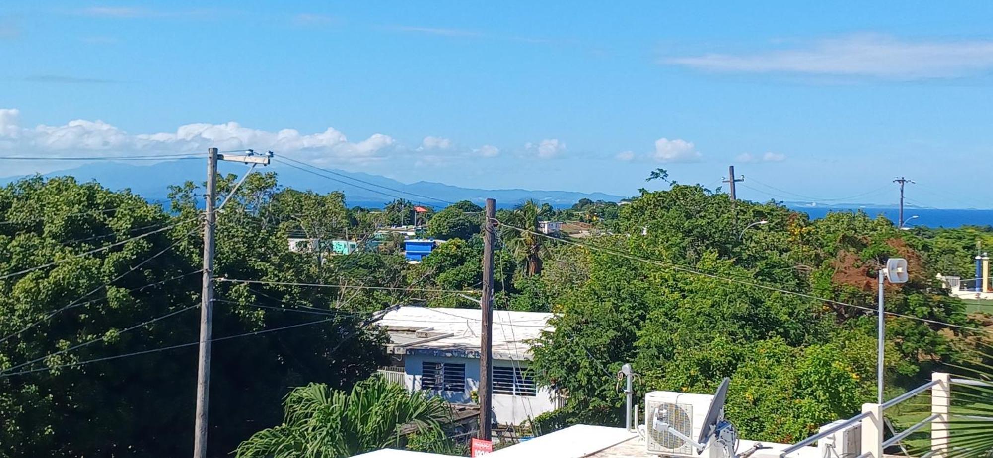 Rooster Run Glamping Camping Has Rooftop And Off The Ground Glamping Experience For 1 To 16 In A Single Tent And Views Of The Rain Forrest And To Culebra Across The Atlantic Ocean W Tents, Linens, Deluxe Air Beds, Warm Shower And More At A Great Pric Vieques Exterior photo