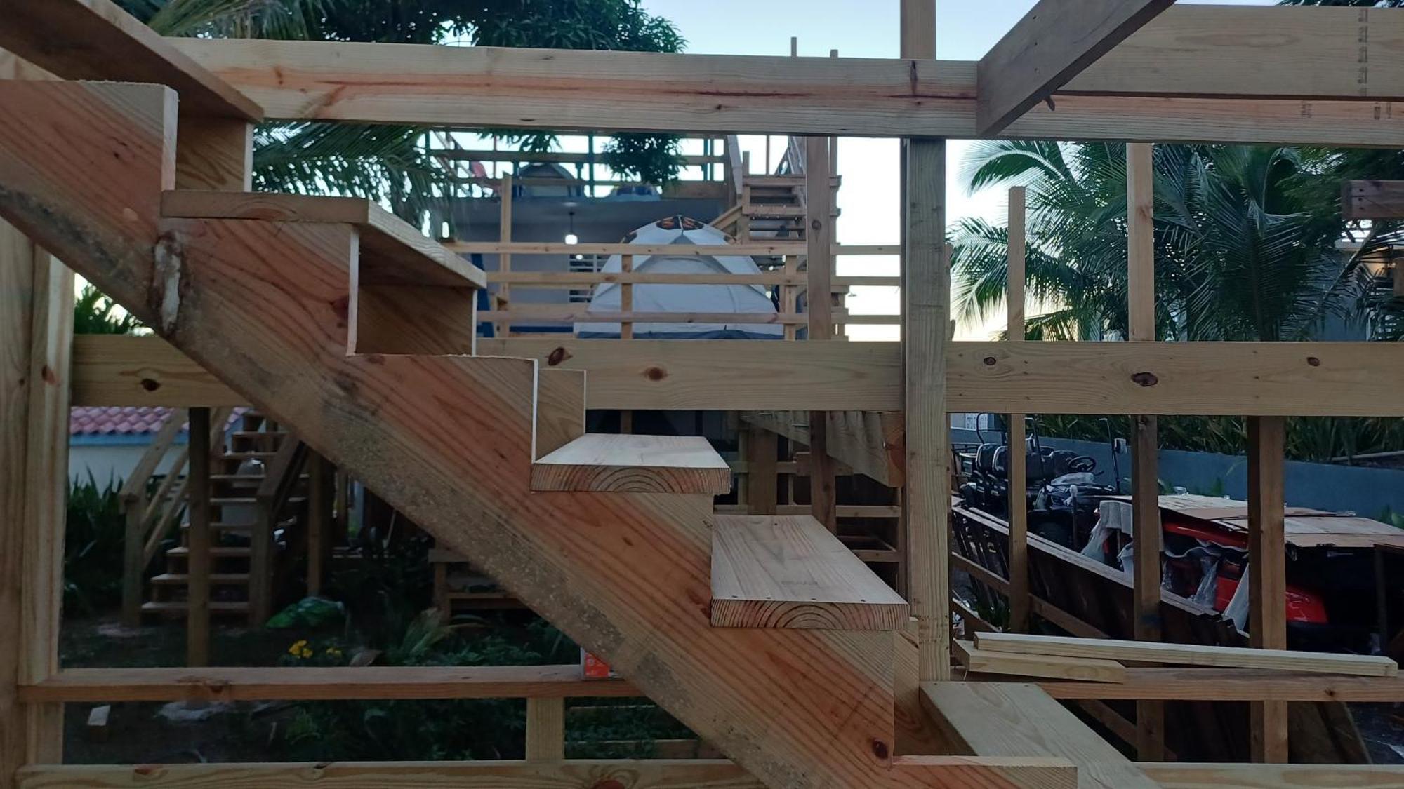 Rooster Run Glamping Camping Has Rooftop And Off The Ground Glamping Experience For 1 To 16 In A Single Tent And Views Of The Rain Forrest And To Culebra Across The Atlantic Ocean W Tents, Linens, Deluxe Air Beds, Warm Shower And More At A Great Pric Vieques Exterior photo